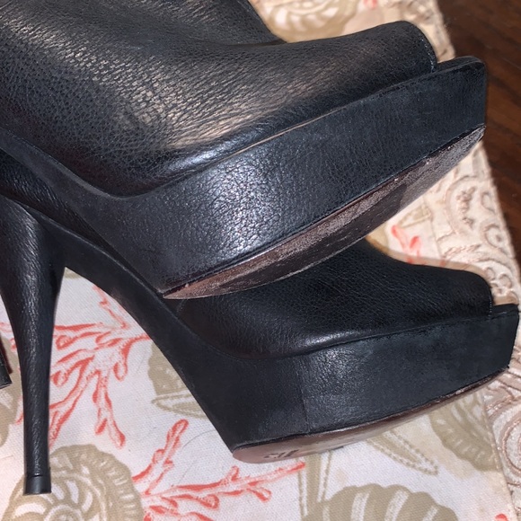 (Authentic Vera Wang) Ankle Boot Heels size 6.5 - Picture 10 of 14